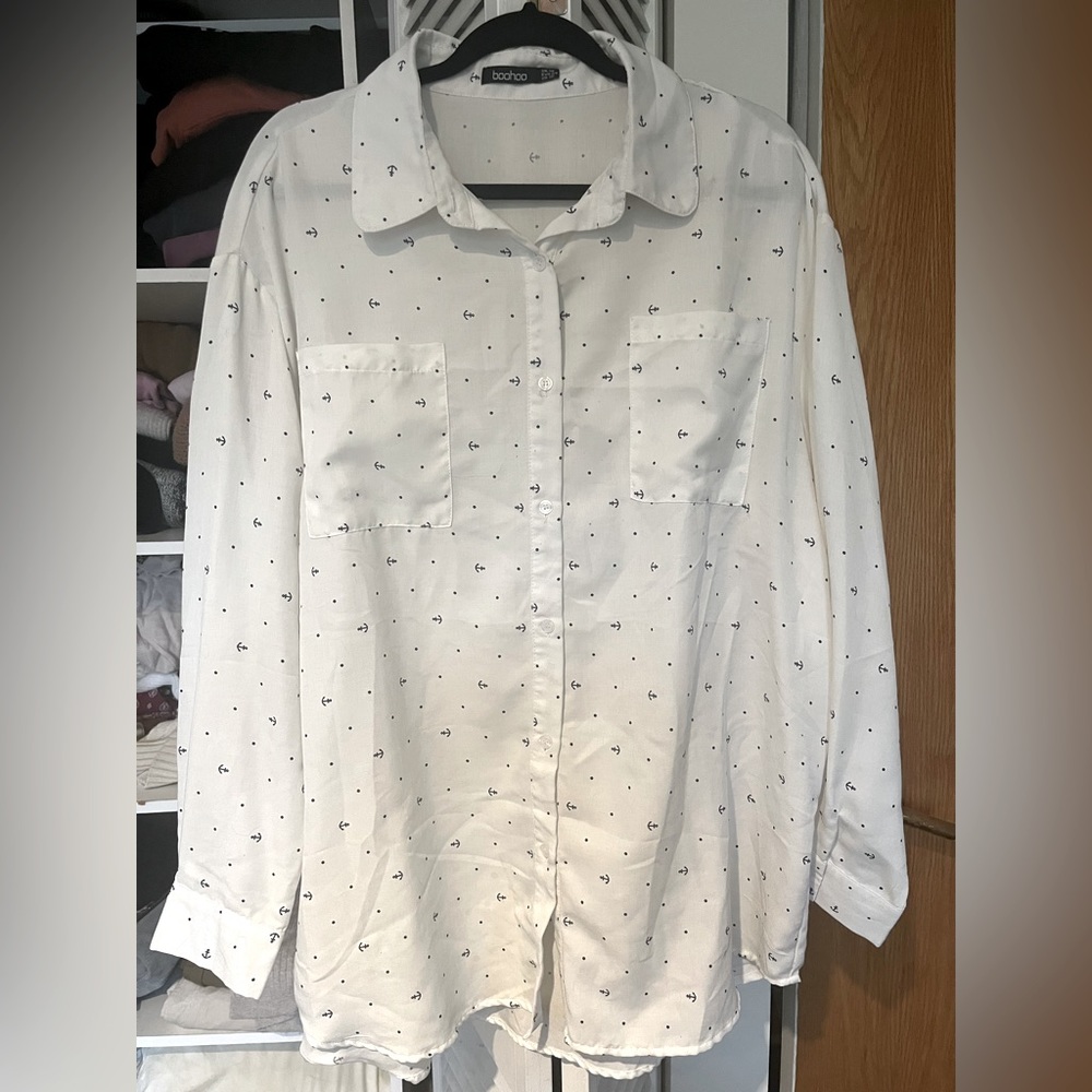 Boohoo US 12 White Shirt with Anchor pattern